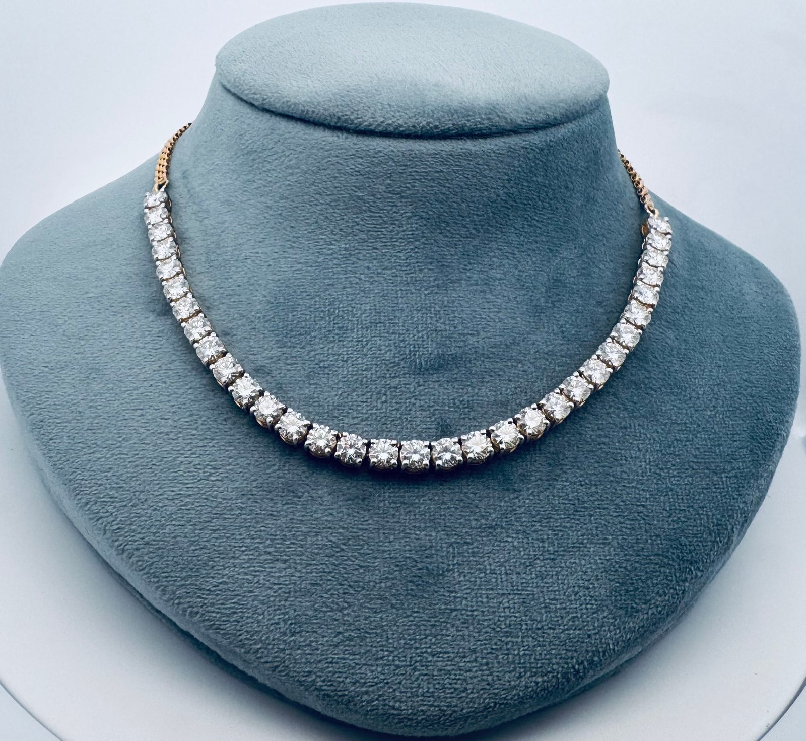 Single Line Round Brilliant (16.0CT D.E.W ) Moissanite Necklace In 14k Gold