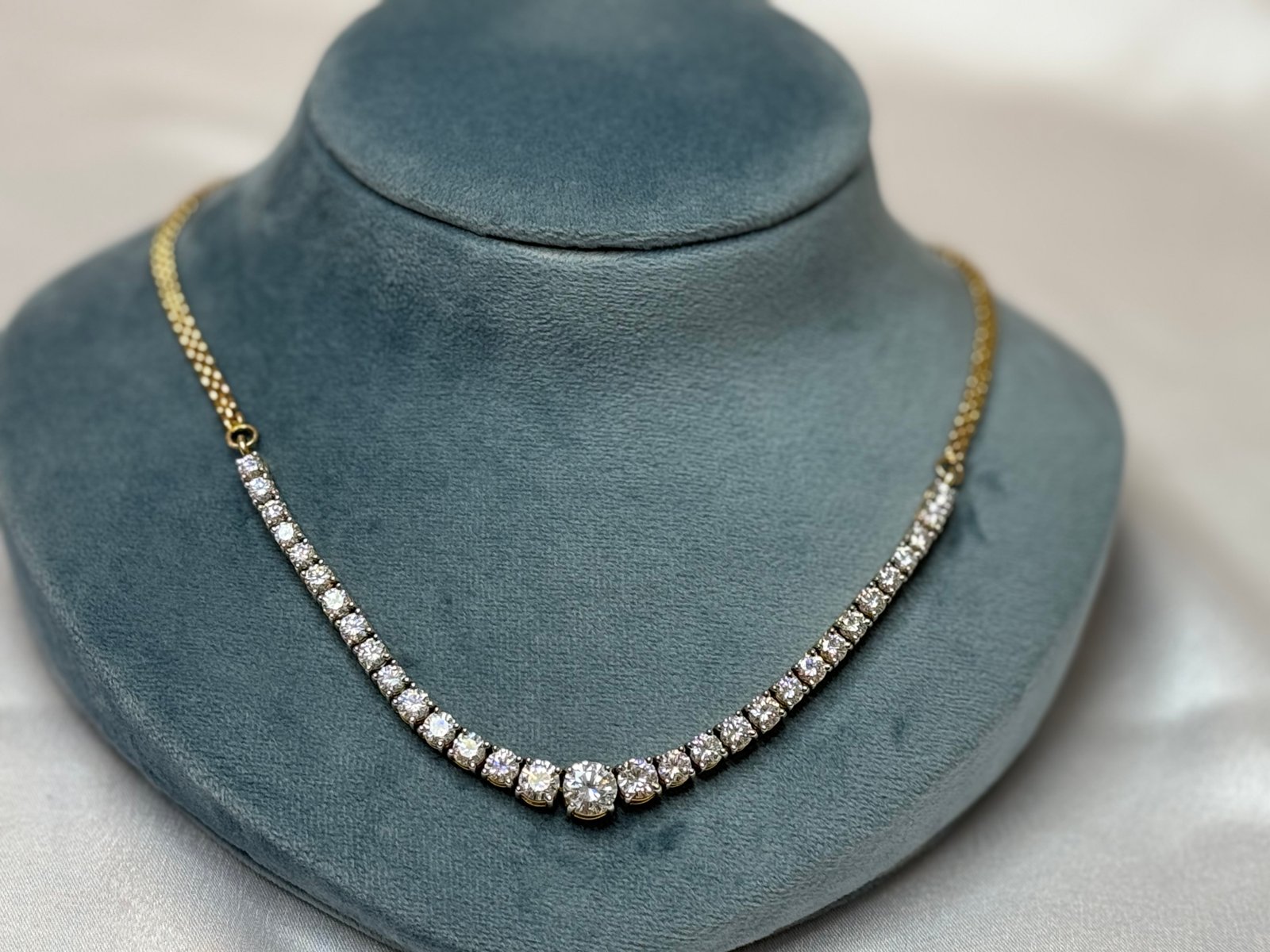 Single Line Round Brilliant Moissanite (8.0CT D.E.W ) Necklace In 14k Gold